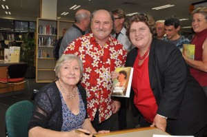 Carmen con il sindaco di Leichhardt Rochelle Porteous e il marito Aurelio