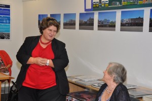 Il Sindaco di Leichhardt Rochelle Porteous si congratula con Carmen